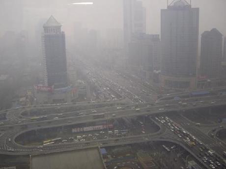 Una coltre di nebbia avvolge (e avvelena) Pechino