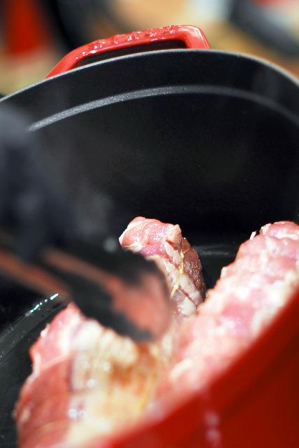 La zuppa speziata all'amaretto di Saschira in cocotte per Nuvolari Casa