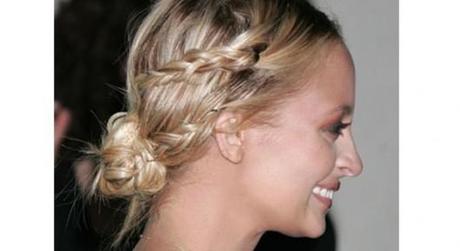 acconciature capelli natale - raccolto treccia