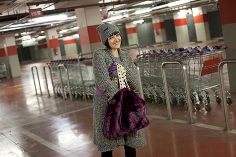 Let’s go to the supermarket: my shopping… dressed in grey and purple!