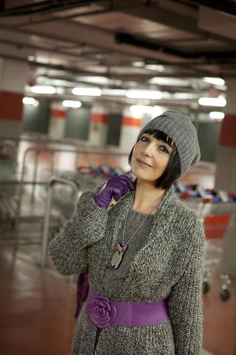 Let’s go to the supermarket: my shopping… dressed in grey and purple!