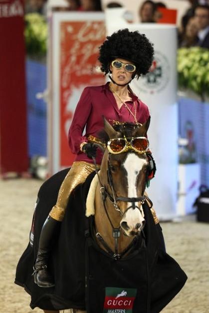 Charlotte Casiraghi da Gucci col cavallo o è un abbaglio?