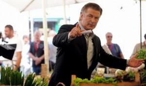 Alec Baldwin cacciato dall’aereo perché usava un iPhone