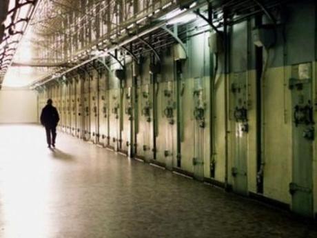 Rivolta nel carcere di Ancona: a fuoco alcune celle. Nel pomeriggio emergenza rientrata