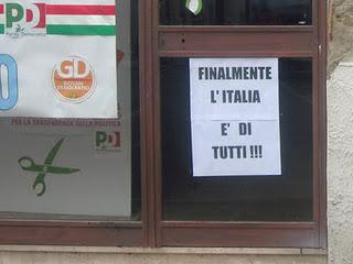 La politica in vetrina in Via Bacchini A Fidenza