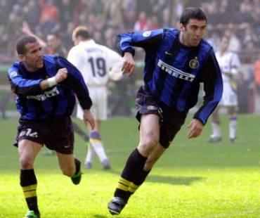 Hakan Şükür, calciatore e parlamentare