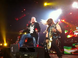 Guns'n'Roses - Zakk Wylde li raggiunge sul palco per una cover degli Ac/Dc (video)