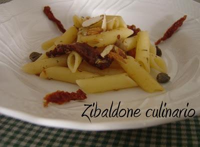 Pasta pomodori secchi, capperi e mandorle