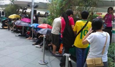 Cina: una fila di 8 ore per acquistare un Nokia Lumia 800