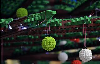 Xmas Tree by LEGO _ London