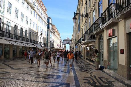 stylish low-cost shopping in Rua Augusta - Lisbon