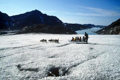 Groenlandia: il caldo porta all'isotasia. Allarme scioglimento di ghiacciai