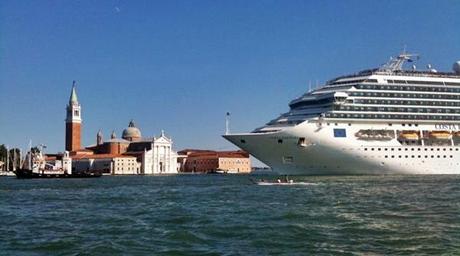 Venezia dice basta alle navi da crociera in laguna.