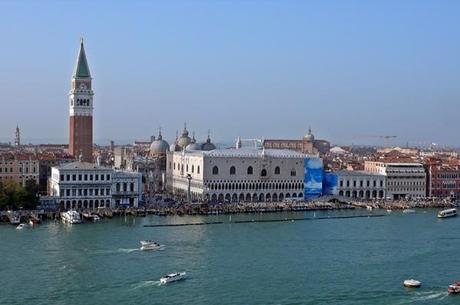 Venezia dice basta alle navi da crociera in laguna.