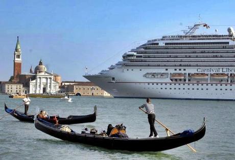 Venezia dice basta alle navi da crociera in laguna.