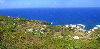 Pantelleria, isola dei Dammusi e capperi