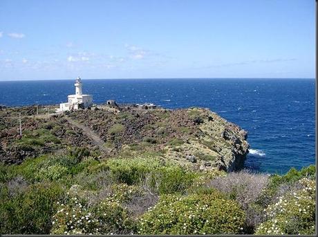 800px-Faro_pantelleria