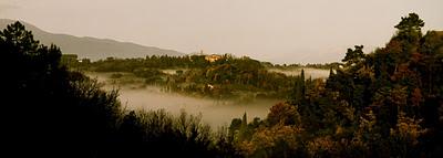 su di un mare di nebbia fluttuante