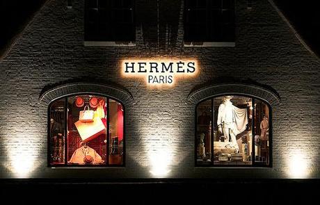 La famiglia Hermès crea la holding anti-scalata / Hermès family finalises holding to prevent takeover