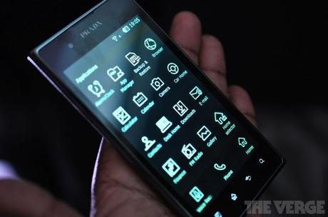 Ecco il nuovo LG Prada Phone 3 con Android Gingerbread | Foto, Caratteristiche, Video