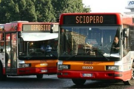 sciopero mezzi pubblici immagine Bus Scioperi 2 giorni di disagi trasporti: bus e treni