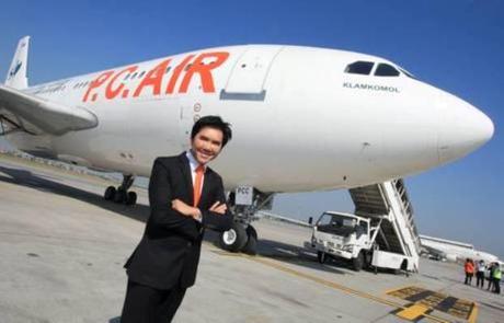 THAILANDIA: LA P.C. AIR ASSUME 4 HOSTESS TRANS