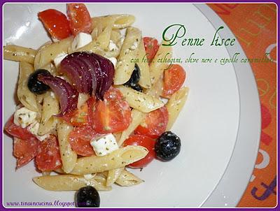 PENNE LISCE CON FETA, CILIEGINI, OLIVE NERE E CIPOLLE CARAMELLATE...ricordando la Grecia!