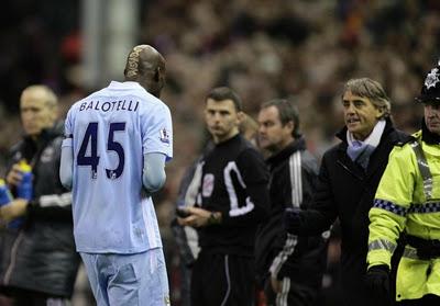 Rissa tra Balotelli e Richards durante gli allenamenti del Manchester City