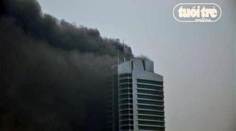 Panico ad Hanoi:  brucia il trentatreesimo piano di un grattacielo. Inferno di cristallo per fortuna senza feriti