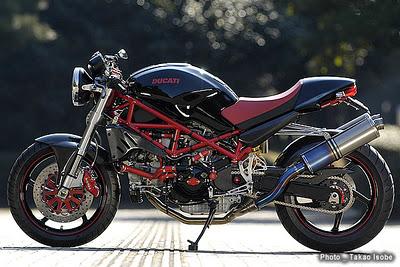 Ducati Monster 900 S4 by Riders Club