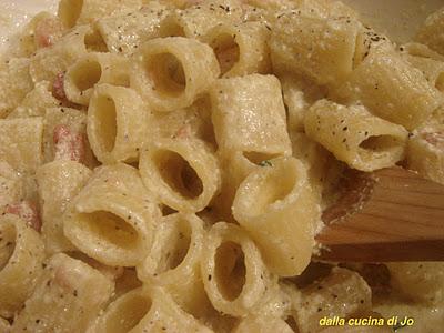 Mezzi rigatoni alla ricotta e guanciale