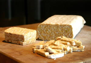 Tempeh con pomodorini e cime di rapa - di Manuela Zanni