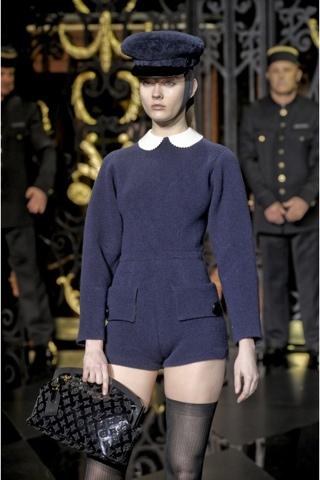 Fashion Trends: Collar