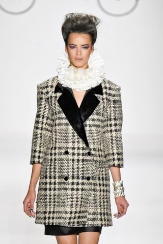 Fashion Trends: Collar