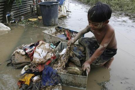 Il tifone Sedong causa decine di morti nell'isola di Mindanao nelle Filippine