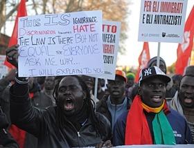 Firenze, in 15mila al corteo perricordare i due senegalesi uccisi dal pazzo razzista