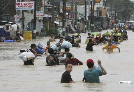 Aumenta il bilancio delle vittime del tifone alle Filippine: 440 morti