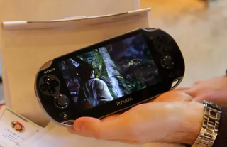 Playstation Vita : unboxing ITALIANO della console, confermata l'assenza dei manuali cartacei nei giochi