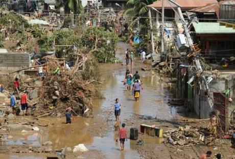 Il bilancio della furia del tifone Washi nelle Filippine: 652 morti e 808 dispersi