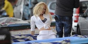 Claudia Schiffer sexy a Sorrento.