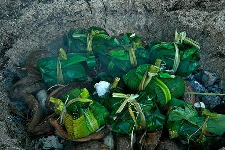 Cibo avvolto in foglie di banano