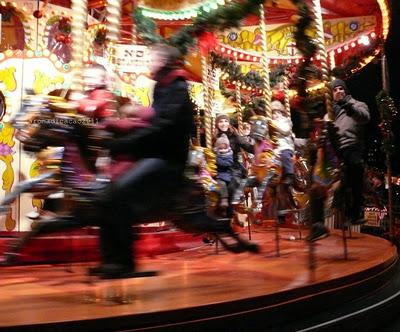 LONDON EYE, il mercatino di Natale e una giostra