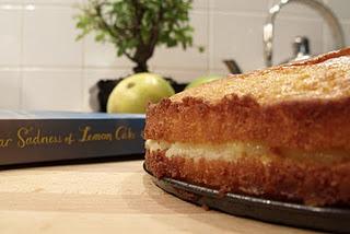 The particular sadness of lemon cake - Torta al limone