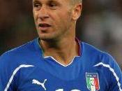 Cassano aggredisce troupe televisiva