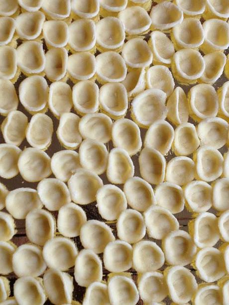 Puntata 2: la nonna e le sue orecchiette homemade alle cime di rapa