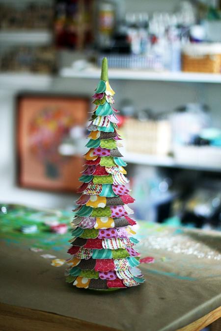 Christmas craft project: colorful Christmas tree