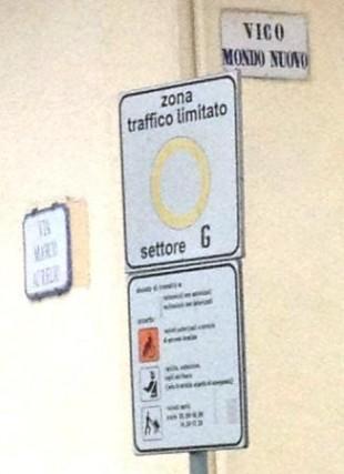 Multato perché nero o perché la segnaletica della ZTL di Lecce è contraddittoria?