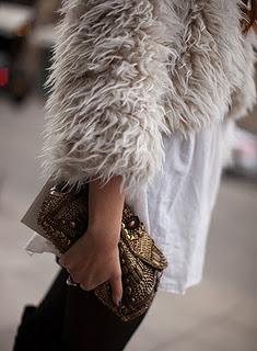 { Latest Trend : (faux) Fur Coats }