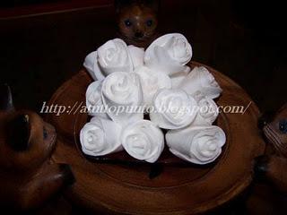 Tante rose bianche e decorazioni varie