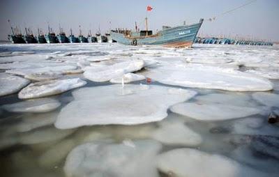 GLI OCEANI RISPONDONO AL MINIMO SOLARE..RAFFREDDANDOSI